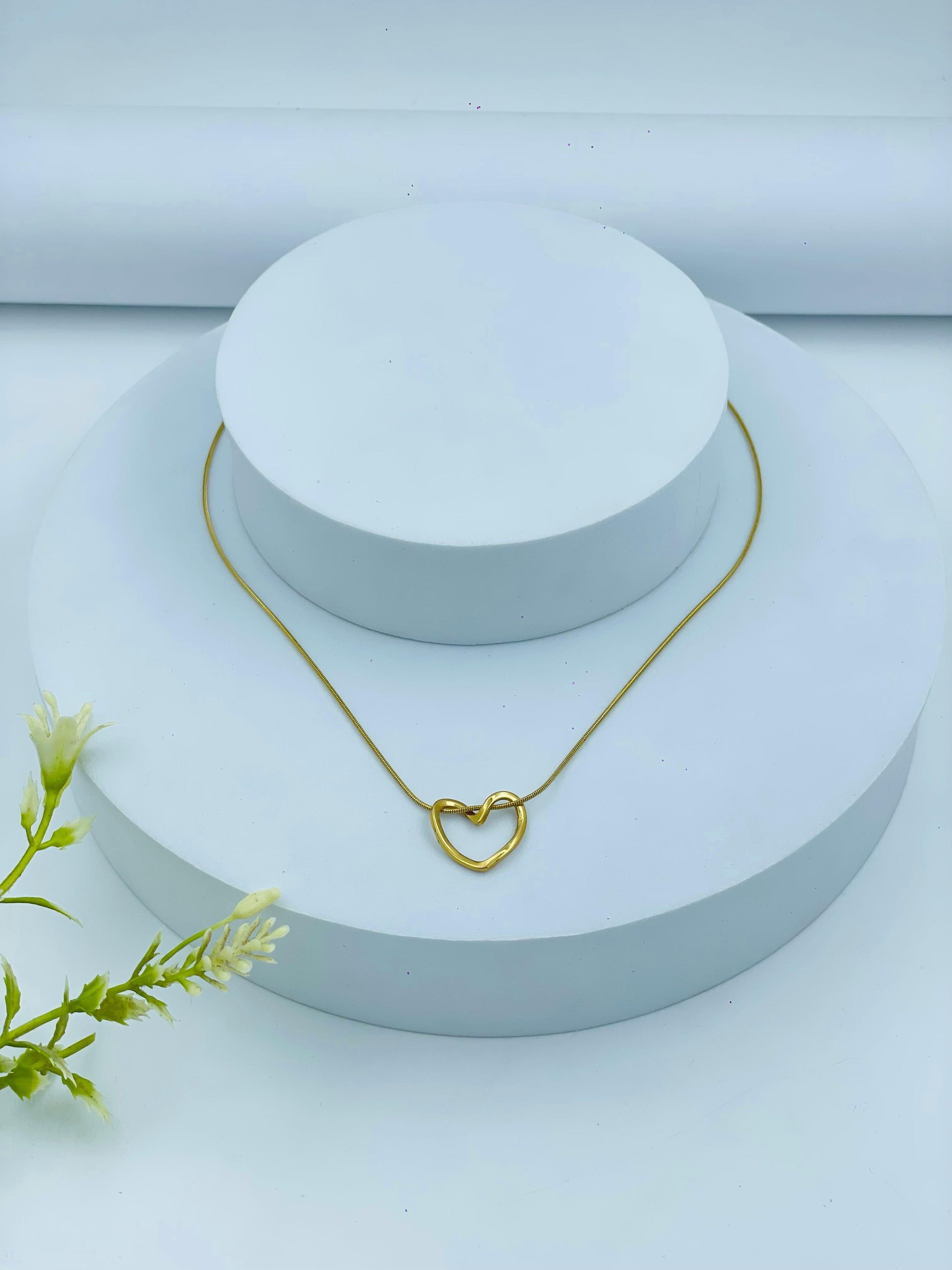 Elegant Gold Heart Pendant Necklace – Anti-Tarnish Minimal Jewelry