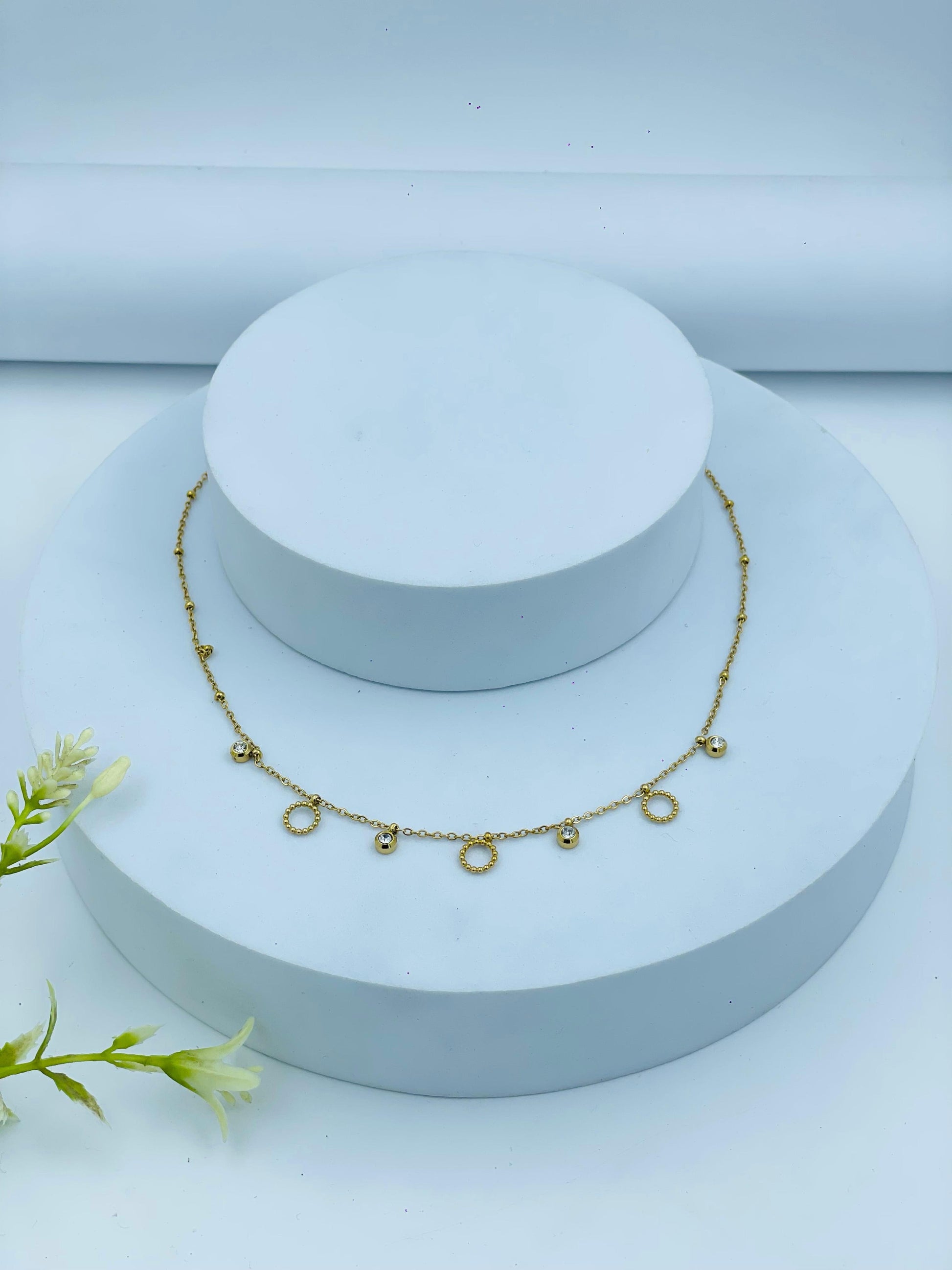 Elegant Gold Pendant Necklace