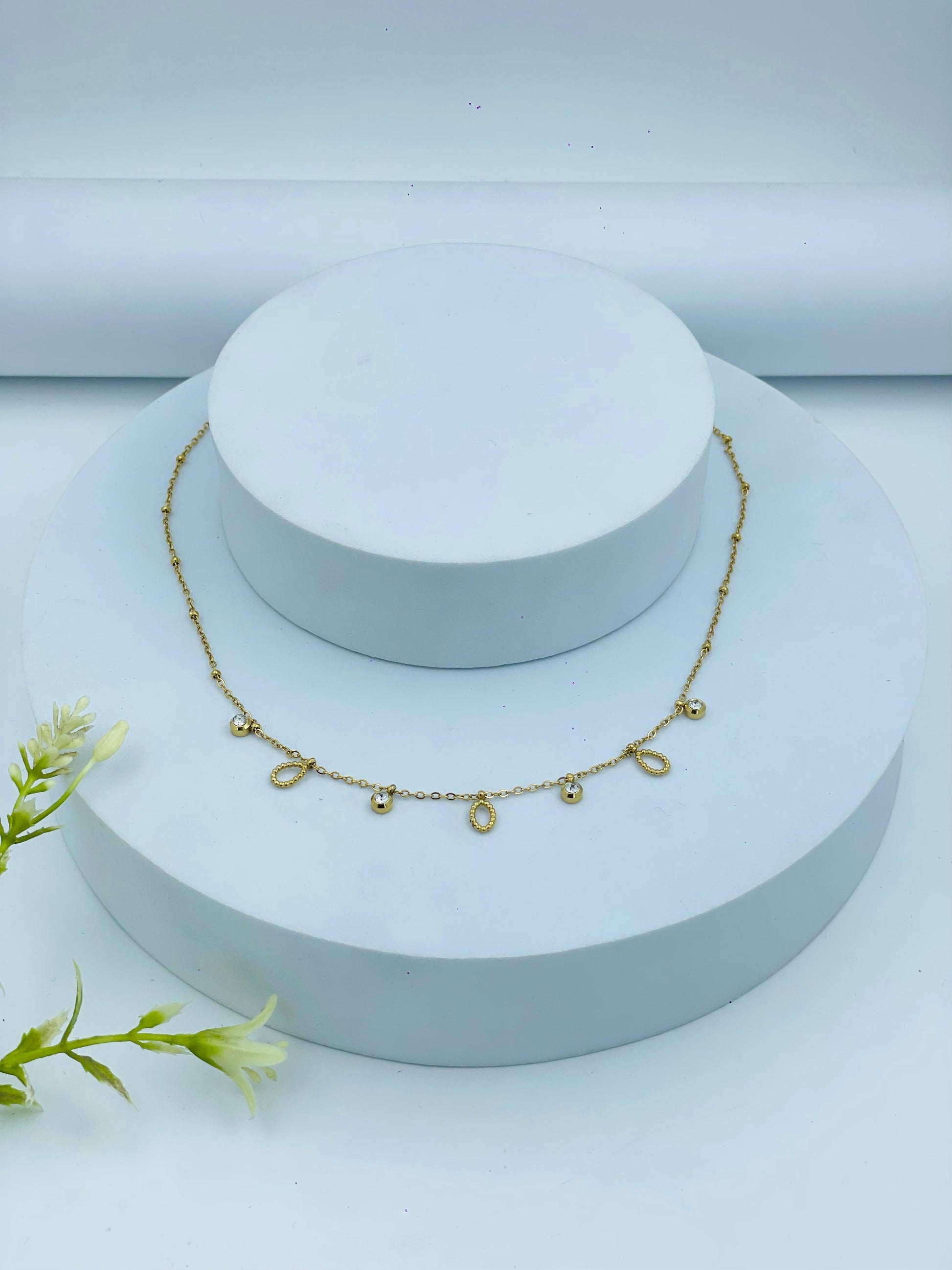 Elegant Gold Teardrop Pendant Necklace